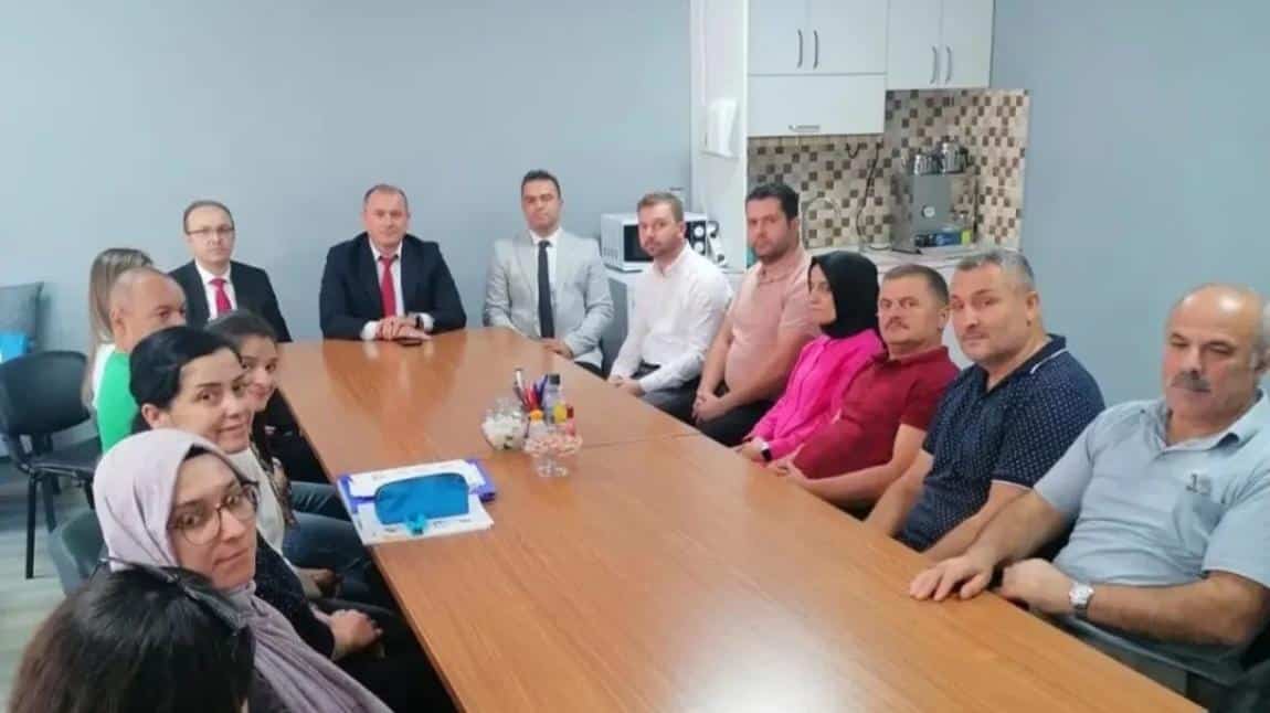 İLÇE MİLLİ EĞİTİM MÜDÜRÜMÜZ SAYIN MEHMET DERİLMEK OKULUMUZU ZİYARET ETTİLER