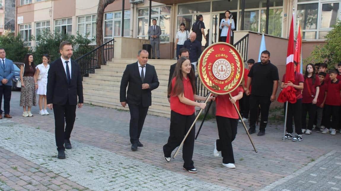 İLÖĞRETİM HAFTASI ÇELENK SUNMA TÖRENİ GERÇEKLEŞTİRİLDİ